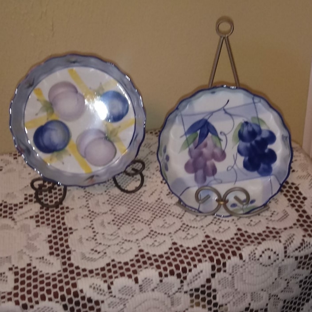 Stoneware decorative bowls